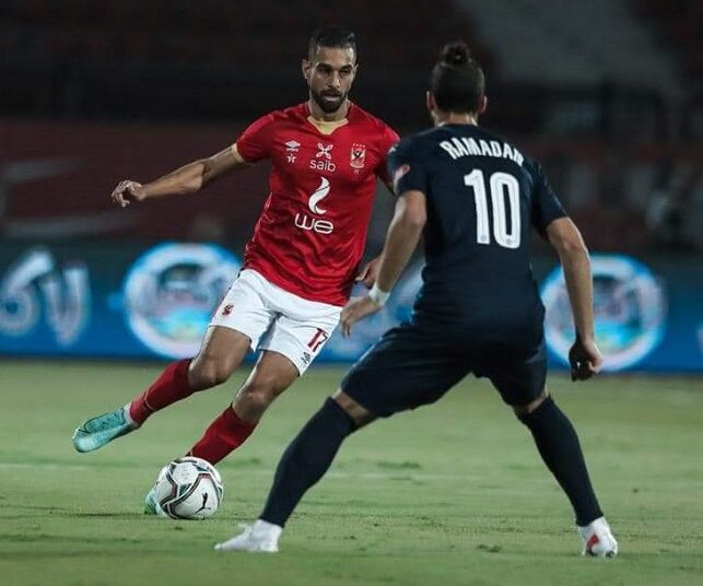 Al-Ahly draws with Pyramids in Egyptian Premier League 1 - Egyptian Gazette Al-Ahly midfielder Amr el-Sulaya (L) vying for the ball against Pyramids FC winger Ramadan Sobhi during their match in the 27th week of the Egyptian Premier League season.