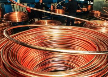 Copper climbs to 6-week high on floods in top buyer China