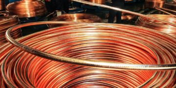 Copper climbs to 6-week high on floods in top buyer China