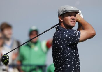 Willett, Sullivan, Harding set pace at British Open