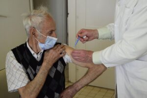 Chinese COVID shot may offer elderly poor protection 2 - Egyptian Gazette