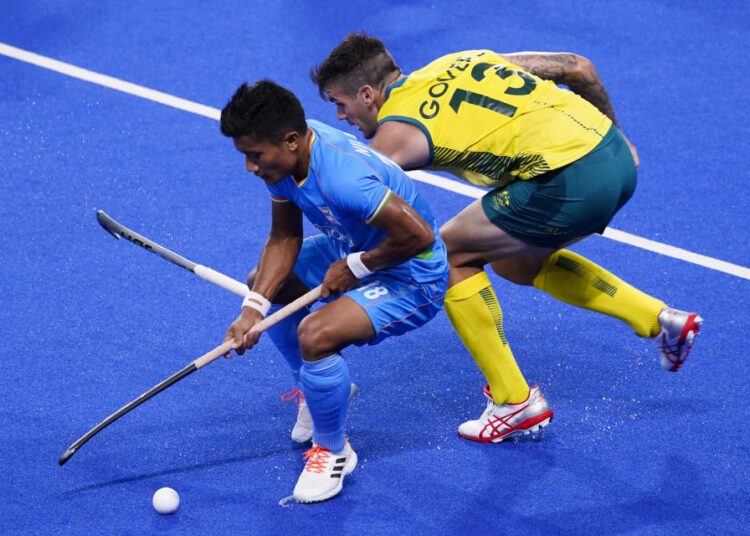 Olympics-Hockey: Australia dominates India 1 - Egyptian Gazette Australia's Blake Govers (13) and India's Nilakanta Sharma (18) battle for the ball during a men's field hockey match at the 2020 Olympics in Tokyo.