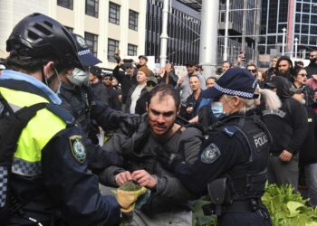 Thousands protest lockdown in Sydney, several arrested