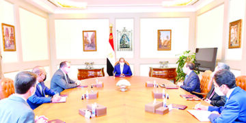 Sisi discusses means to promote co-operation with Apache Corp.