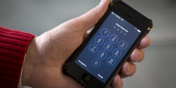 Turn off, turn on: Simple step can thwart top phone hackers