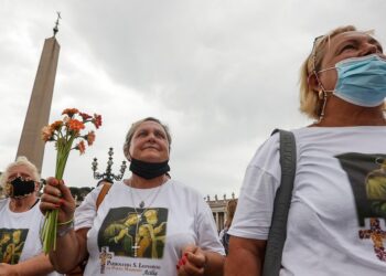 Pope honors grandparents on first World Day for elderly