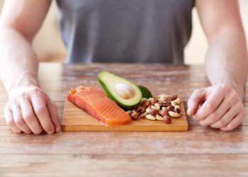 To live longer, eat foods rich in omega-3 (but you have to also quit smoking)