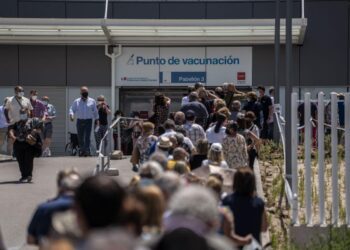 Spaniards put faith in COVID-19 vaccines even as cases surge