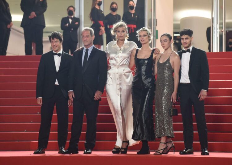 ‘Titane’ wins Palme d'Or, 2nd ever for female director 1 - Egyptian Gazette Director Julia Ducournau and her team pose for a photo before the screening of 'Titane'.