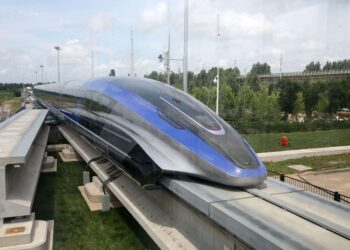 China unveils 600 kph maglev train