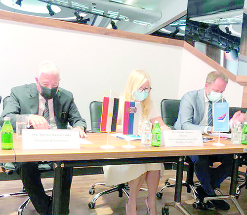 Cairo, Belgrade seek to boost tourism ties 1 - Egyptian Gazette Sinai Governor Khaled Fouda (L) during his meeting with Serbian Prime Minister Ana Brnabić in Belgrade yesterday.