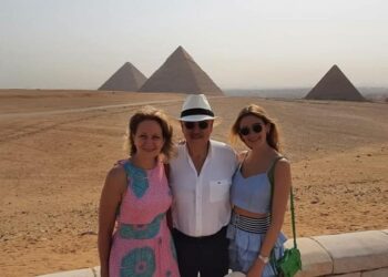 Former president of Columbia visits Giza Pyramids