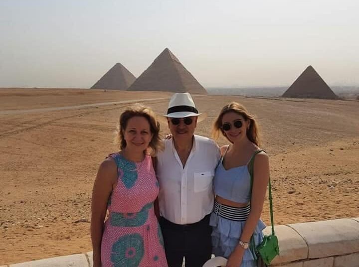 Former president of Columbia visits Giza Pyramids 1 - Egyptian Gazette