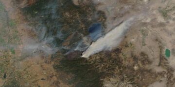California fire approaches Lake Tahoe after mass evacuation 1 - Egyptian Gazette California fire approaches Lake Tahoe after mass evacuation