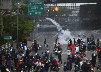 Thai police fire tear gas in protest over Covid response