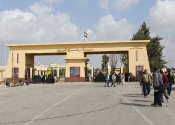 Rafah crossing remains open to receive humanitarian cases, deliver aid