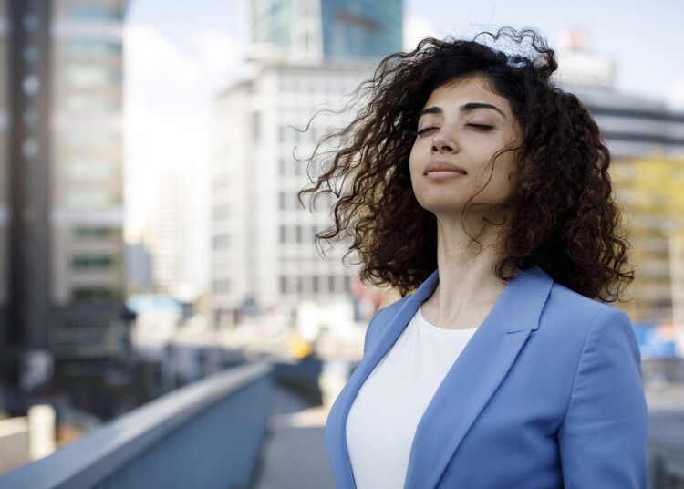 This breathing technique could help you cool down 1 - Egyptian Gazette Two breathing techniques can help you feel cooler, even during heat wave conditions.
