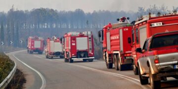 Thousands flee fires in Greece, Turkey 1 - Egyptian Gazette Thousands flee fires in Greece, Turkey