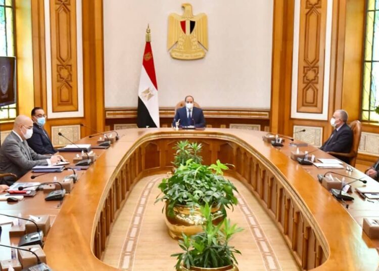 Gov’t to complete studies on benefiting from latest sea water desalination tech 1 - Egyptian Gazette President Abdel Fattah El Sisi during his meeting with Prime Minister Moustafa Madbouli, Cabinet ministers of water resources and housing and some top officials on Sunday.