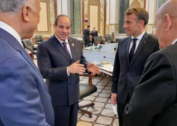 President Sisi (L) talking to French President Macron on the sidelines of the Baghdad summit on Saturday.