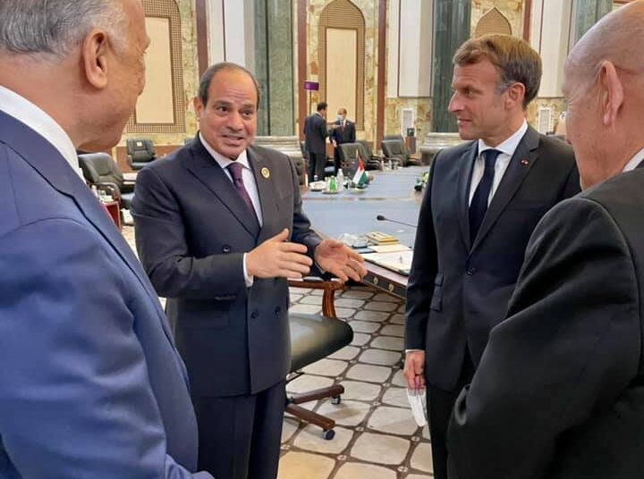President Sisi (L) talking to French President Macron on the sidelines of the Baghdad summit on Saturday.