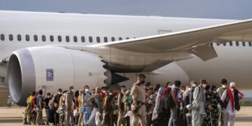 Taliban insist on airlift deadline amid new report of abuses