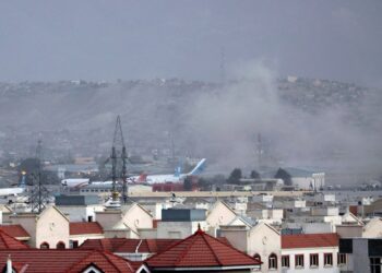 (Update 1) US: 2 explosions near Kabul airport; IS suspected