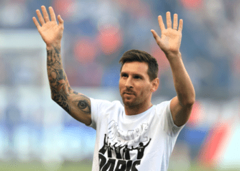 PSG fans cheer on Messi before 4-2 win; Nice routs Lille 4-0
