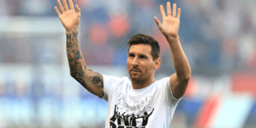 PSG fans cheer on Messi before 4-2 win; Nice routs Lille 4-0