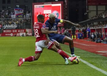 Mbappe strikes as PSG beats Brest to go top