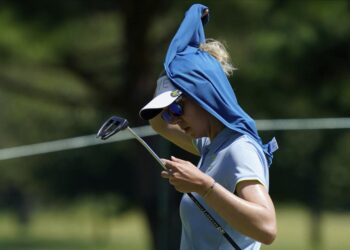 Madelene Sagstrom beats the heat, takes Olympic golf lead