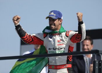 Brazilian Di Grassi wins in Berlin