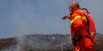 Wildfire breaks out east of Rome, locals evacuated