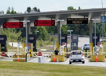 Canada begins allowing vaccinated US citizens to visit again