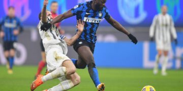 Lukaku returns to Chelsea in record move