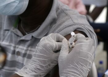 Zimbabwe opens Covid-19 vaccines to those aged 14 and older