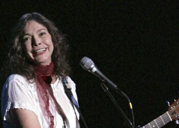 Grammy-winning folk singer-songwriter Nanci Griffith dies