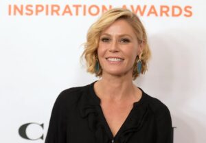 Actor Julie Bowen, sister help woman who fainted at park 2 - Egyptian Gazette