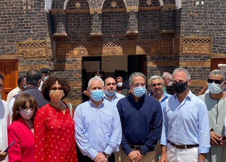 Minister el-Enani (second right) and Ambassador Cohen (right) after reopening Wakalat al-Jiddawi in Esna.