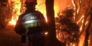 Thousands evacuated as fire sweeps through French forests 1 - Egyptian Gazette Thousands evacuated as fire sweeps through French forests