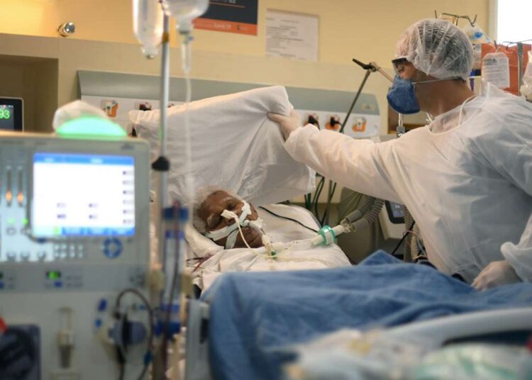 Top health official says US 'failing' on Covid 1 - Egyptian Gazette