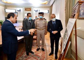 Sisi calls for maintaining efforts to develop Greater Cairo roads, axes