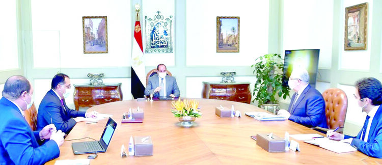 President Sisi during his meeting with Prime Minister Moustafa Madbouli and Agriculture Minister el-Sayyed el-Qusair on Sunday for a consideration of some agricultural development projects.