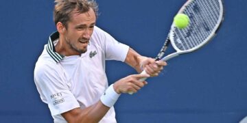 Medvedev marches into Cincinnati quarters