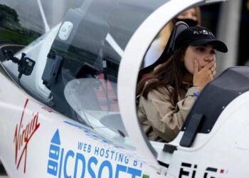 Teenager seeks to break women’s solo flight record