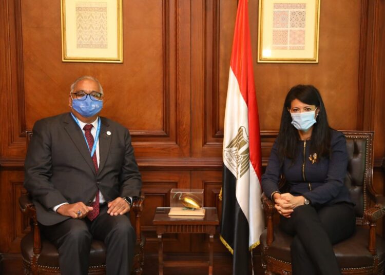 Co-operation talks with WFP 1 - Egyptian Gazette Minister of International Co-operation Rania el-Mashat with WFP Country Director-Egypt Praveen Agrawal.