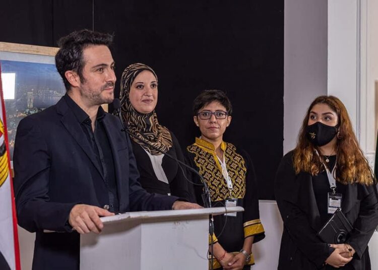 From L to R: Salvador Corrales, dean of the University of Communication, Maha Anany, Consul of Egypt and Eva Huerta, the Mexican cultural producer of the exhibition being held in Mexico.