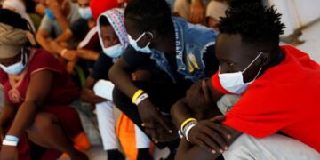 Rescue ship carrying 257 migrants docks in Sicily port