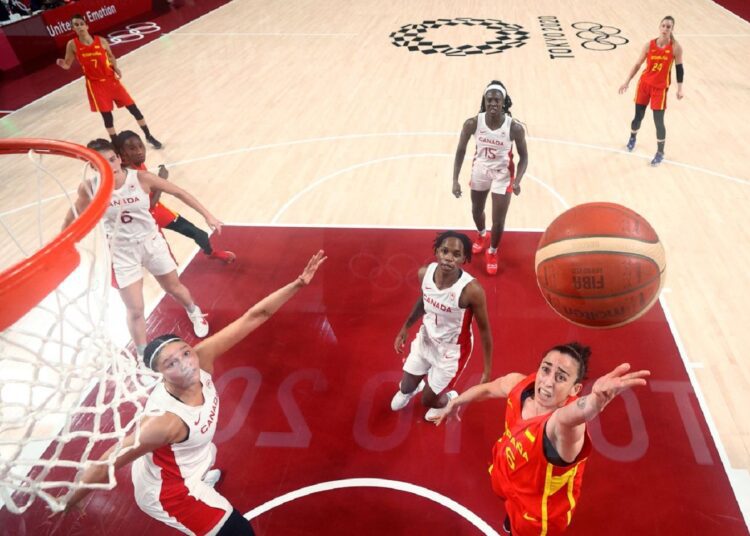 Silvia Dominguez Fernandez of Spain scores a basket against Canada at the Tokyo Olympics.