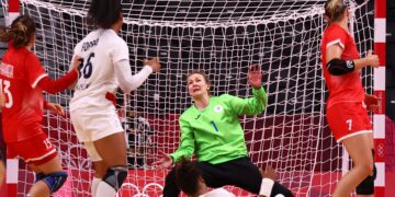 Olympics-Handball: Russia, Sweden book quarter berths